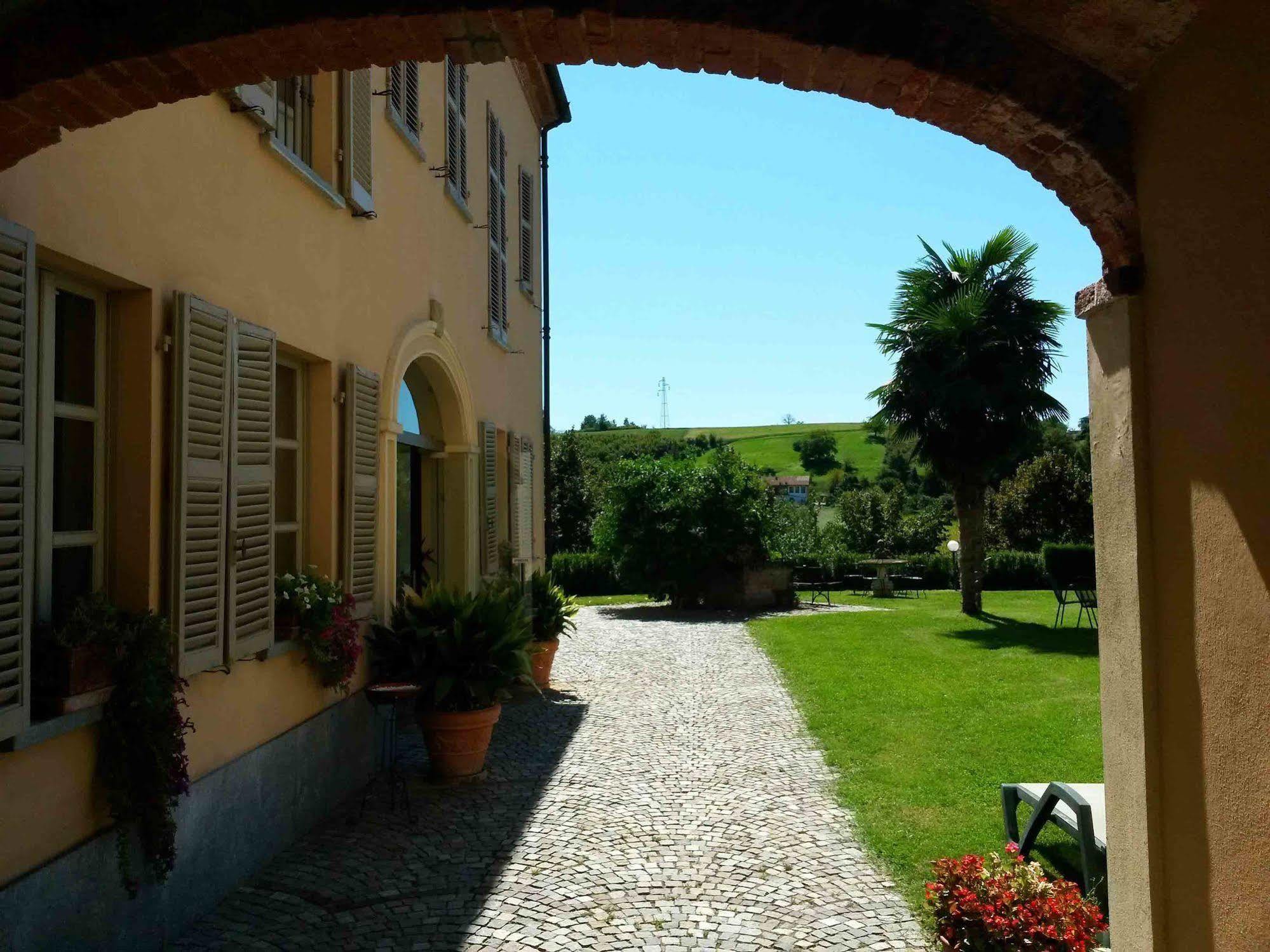 La Regibussa - Hotel Ristorante Asti Esterno foto